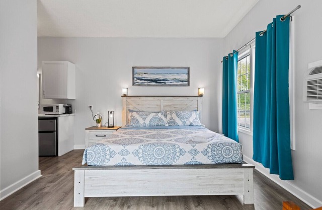 Spacious 8 Bed Suite Combo - Sleeps 10-12