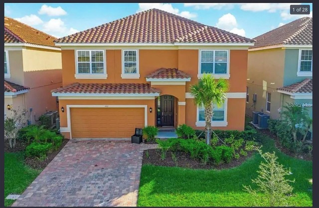 Spacious 8-bedroom villa in lovely Kissimmee with AC, fitness center
