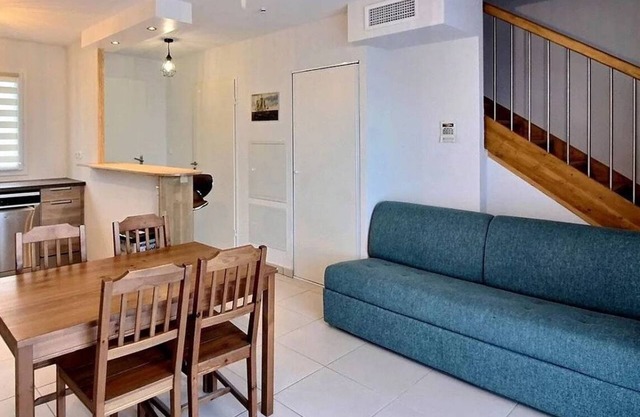 Spacious air-conditioned apartment with private parking