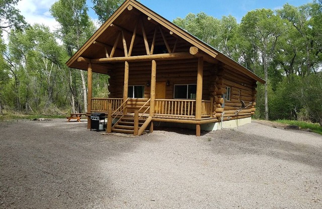 Spacious Amish built Log Cabin in the Woods