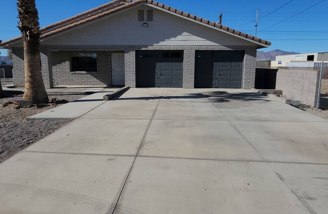 Spacious Ample Parking Across from shops & Fast Food. Multiple Family Friendly