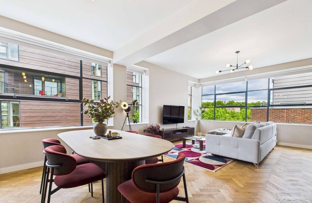 Spacious and Bright Apartment by Tech City