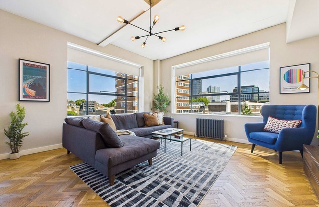 Spacious and Bright Apartment by Tech City