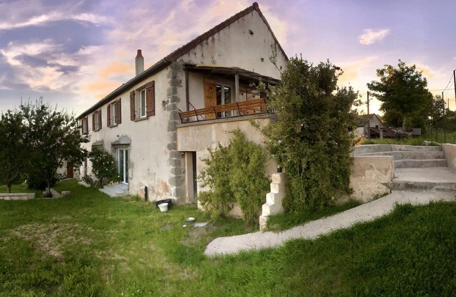 Spacious and bright house with terraces and beautiful views of the countryside.