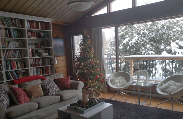 Spacious and Cozy Cottage House