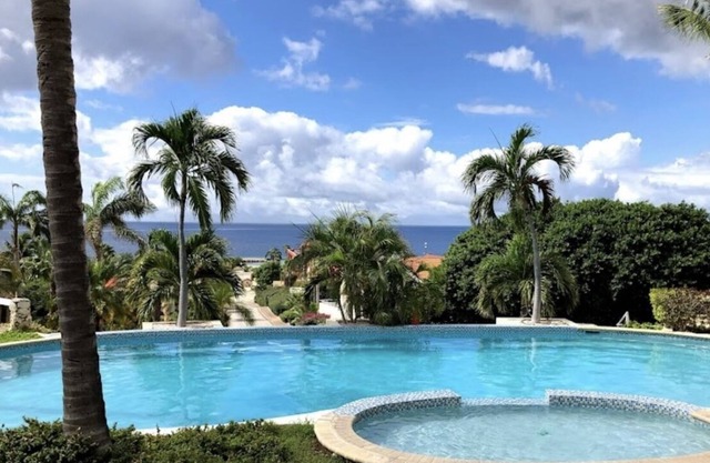 Spacious and comfortable 2 bedrooms house / 2 min from the beach
