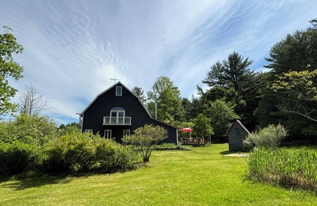 SPACIOUS and COMFY RENOVATED BARN - pets welcome!