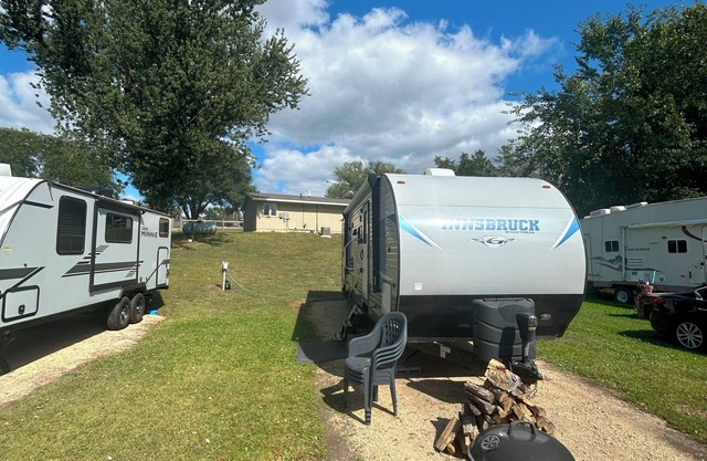 Spacious and full stocked RV on the Mississippi River