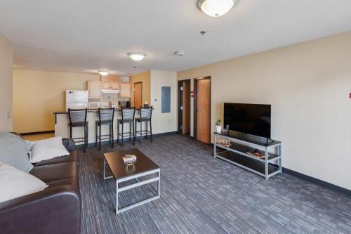 Spacious and Modern Stay to Relax & Recharge