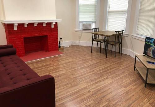 Spacious and private apartment with 3 bedrooms and 1 bathroom near Newark International Airport EWR and New York City