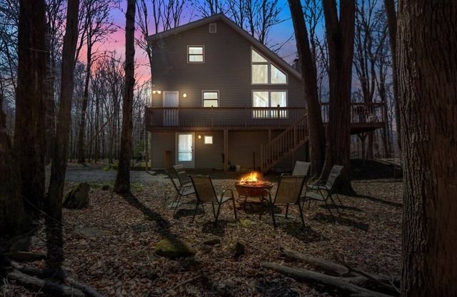 Spacious and Remodeled Cabin in Poconos Mountain Resort. Hot Tub and Game Room!