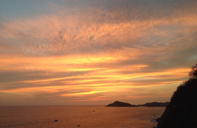 Spacious and relaxing 2 floor apt with stunning sea views. Pet friendly
