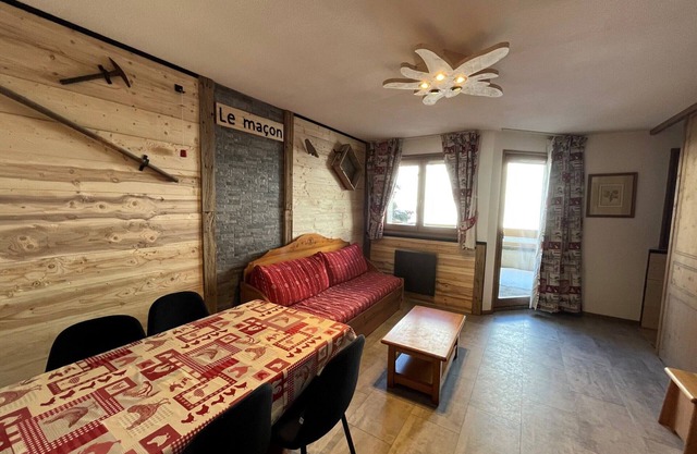 Spacious Apartment for 6 at the Foot of the Slopes, Val-Cenis