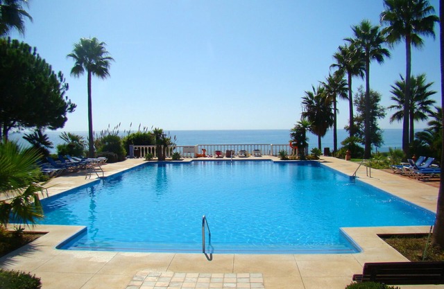 spacious apartment for 5 people on beachfront w. panoramis views