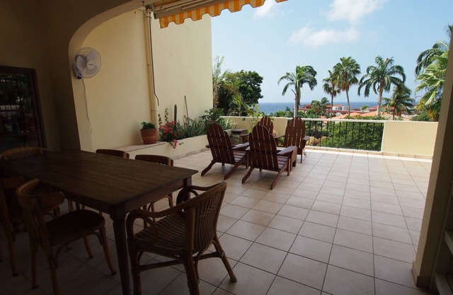 Spacious apartment in the exclusive Royal Palm Resort, ocean view