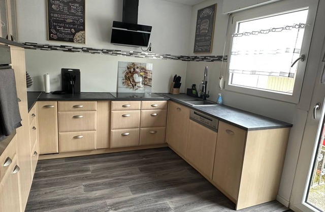 Spacious apartment quiet location near A8 spa town in cul-de-sac large parking area