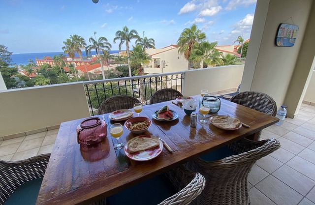 SPACIOUS APARTMENT WITH 2 BEDROOMS, SEA AND POOL ON PROTECTED RESORT