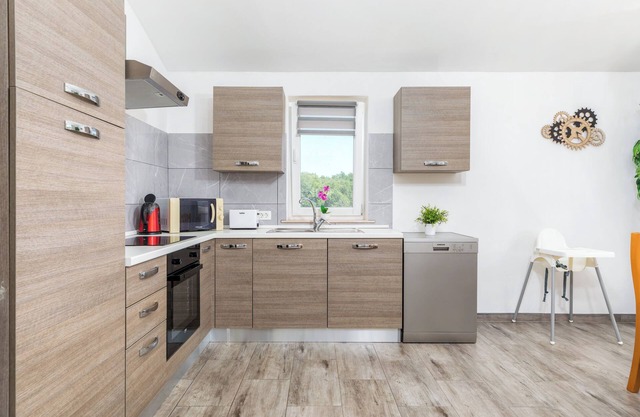 Spacious apartment with 3 rooms, surrounded by green forest near Pula.