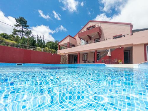 Spacious apartment with pool in Prazeres - 150m²