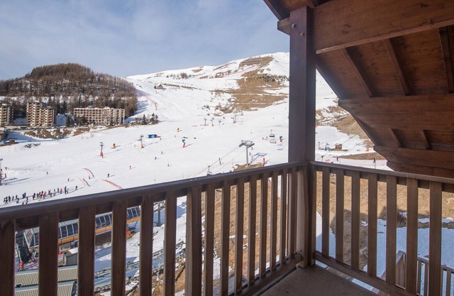 Spacious apt 8 ppl near from the ski station