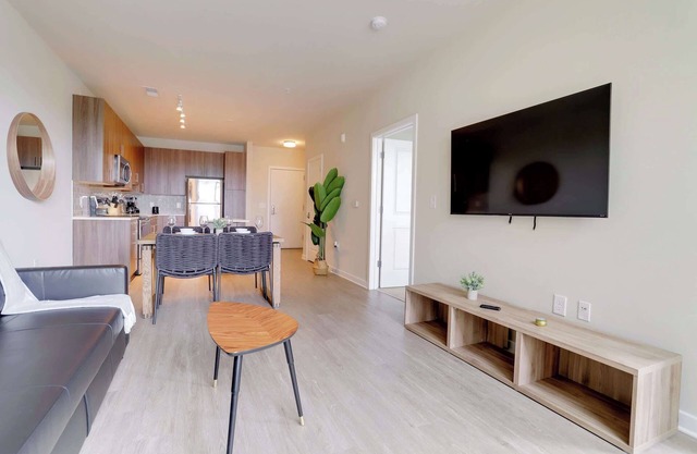 Spacious Apt W Gym Near Metro