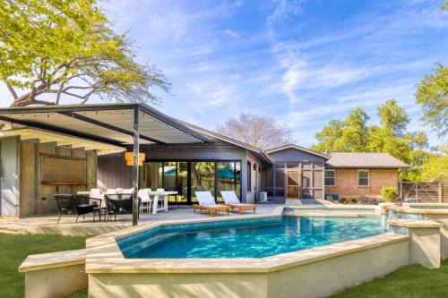 Spacious ATX Escape, 4BR, Pool, Mins to Zilker