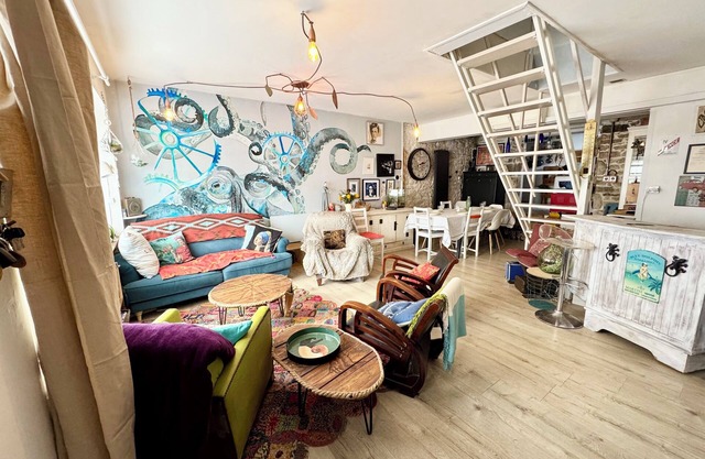 Spacious atypical artist's house in downtown Concarneau "ATELIHOME