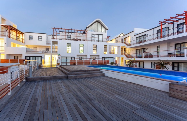 Spacious Beach Apartment - Hop Skip and Jump from Blouberg Beachfront