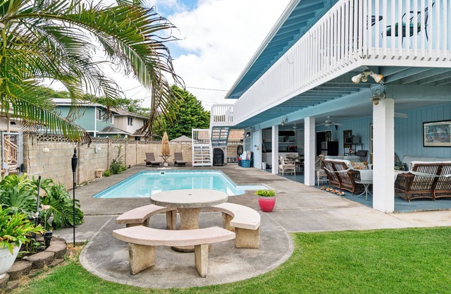 Spacious & Breezy 3 Bedroom Home with Ko'Olau Views and a Pool