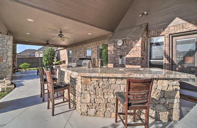 Spacious Broken Arrow Retreat Yard and Grill!