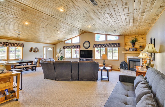Spacious Buena Vista Home w/Fire Pit Near Skiing!