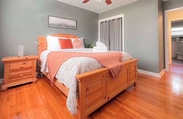 Spacious Bungalow Near Capitol, Campus & Hospitals, Pet Friendly.
