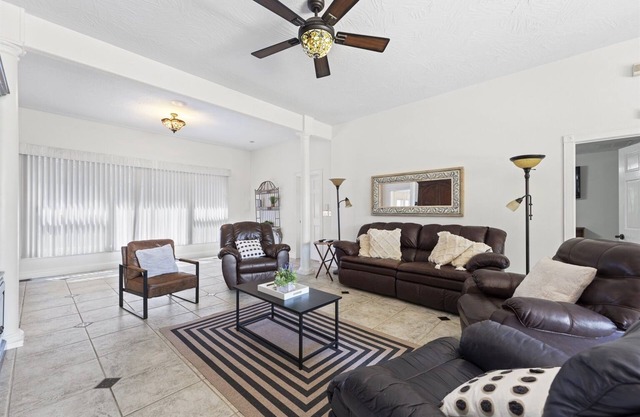 Spacious Cabin w Lake View/Access, Hot Tub, Swim/Boat dock, AC, WiFi, Firepit