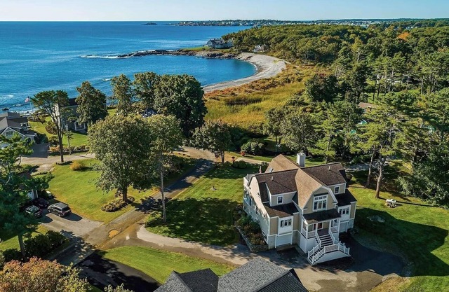 Spacious Cape Neddick Coastal Home!