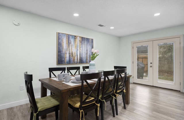 Spacious charming Renovated Home near UF and SF