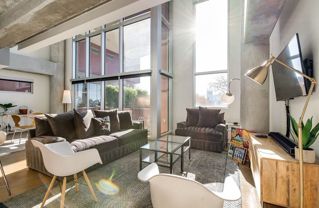 Spacious Chic 1Br East Nashville Loft!