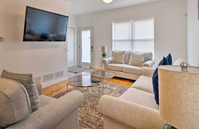 Spacious Chicago Getaway: Deck, By White Sox!
