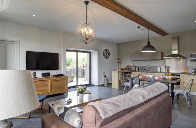 Spacious cottage with terrace and wifi in Saint-Paul-en-Jarez