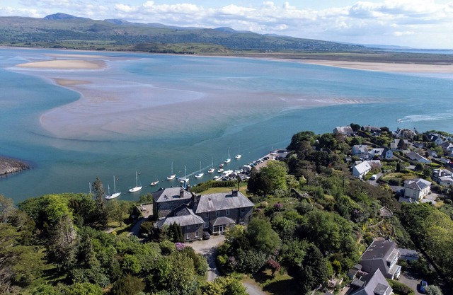 Spacious coastal property with stunning sea views, terrace and garden. Tranquil.