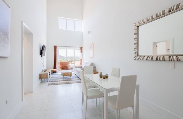 Spacious Condo *6 min drive to the Beach*