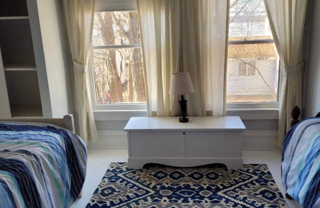 Spacious cottage with huge yard!