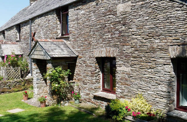 Spacious Cottage With Sea Views