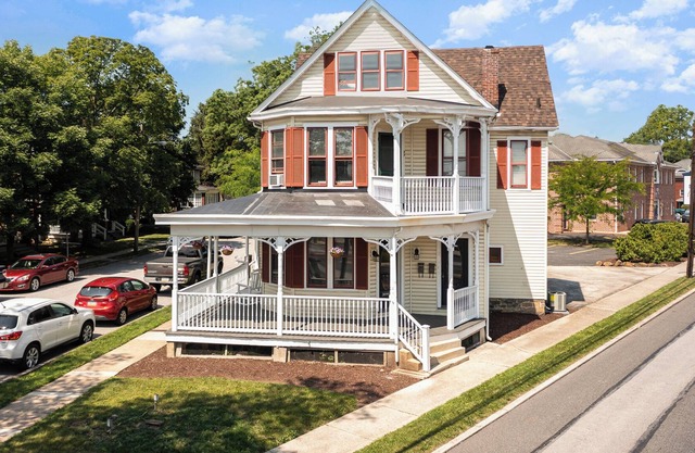 Spacious & Cozy Home w/ Gameroom & Parking Sleeps 10