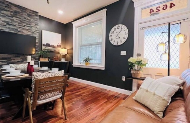 Spacious & Cozy with luxury furnitures/1 King+2 Queen/-University City