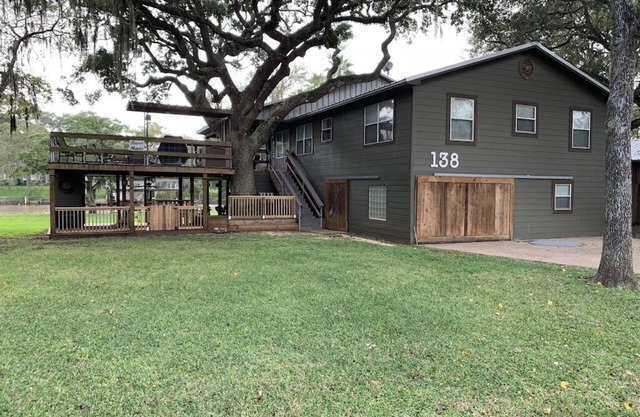 Spacious Creek Home w/Fishing Pier