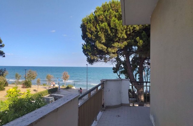 Spacious double room beside the sea