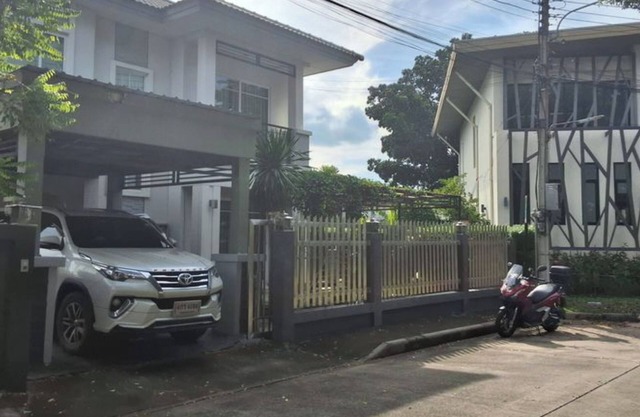 Spacious Entire House with shared Fitness Room and Shared Indoor Pool in club