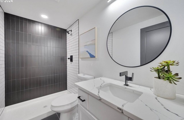 Spacious estate with 4 bedrooms and WiFi, AC in cool Portland