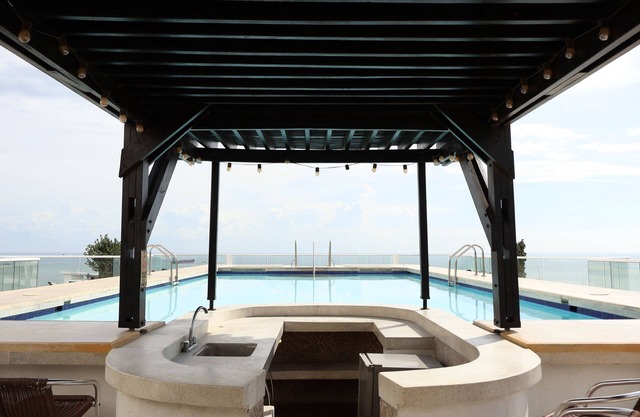 Spacious family apartment in Pozos Colorados, direct access to the beach, swimming pool, rooftop terrace, etc.