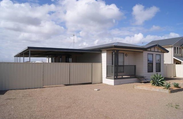 Spacious Family Escape - Only steps away from North Beach